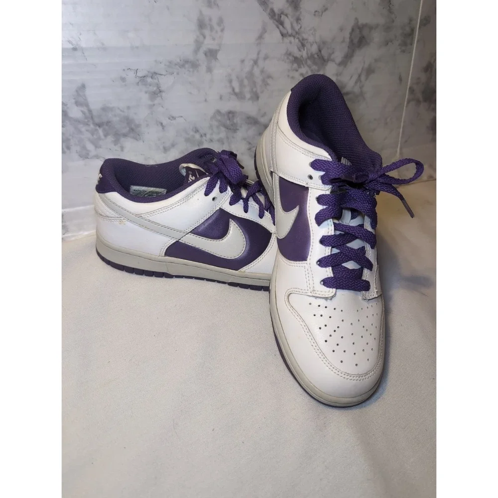 Women's Size 8 Nike Dunk Low White/Purple 2009